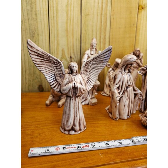 Hand-Painted Ceramic Nativity Scene Set With 12 Figurines Including Holy Family - Picture 15 of 16